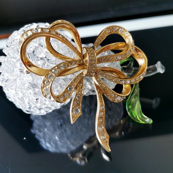 Vintage KJL for Avon Rhinestone Gold tone Bow Brooch Pin - Picture 4 of 8